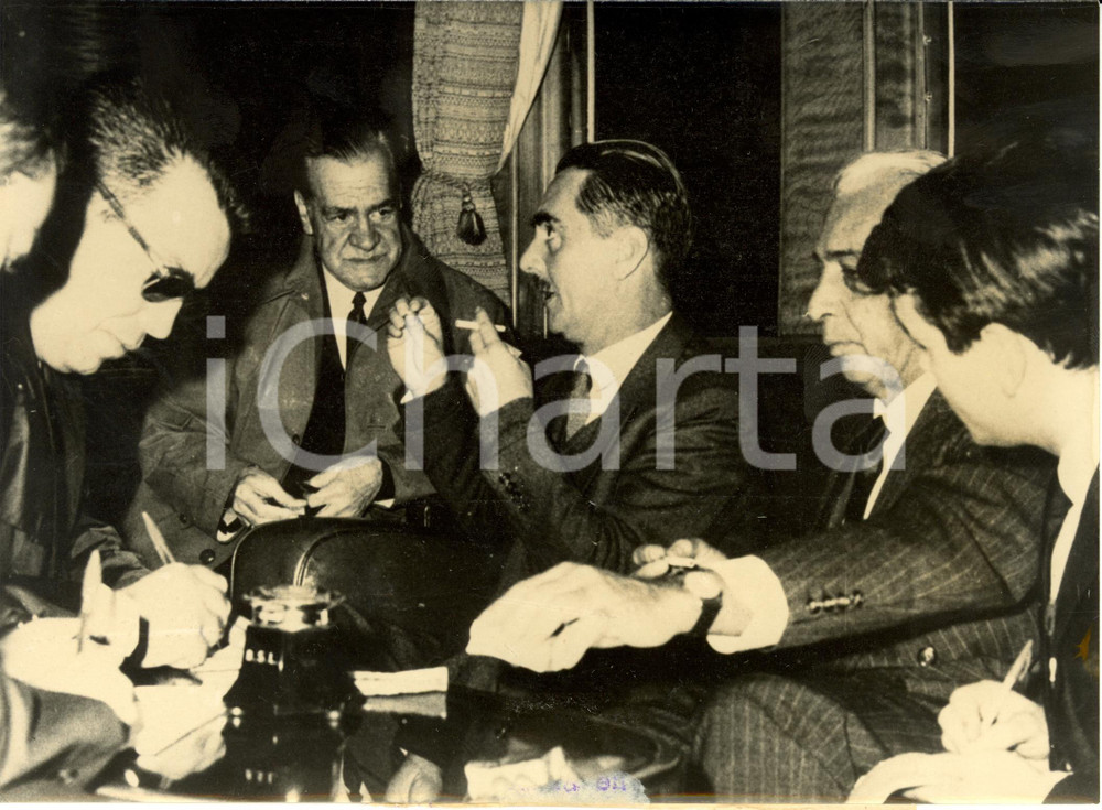 Fotografia d epoca originale 1971 LISBONA Ex presidente BRASILE Janio QUADROS e ambasciatore Negrao de LIMA 1
