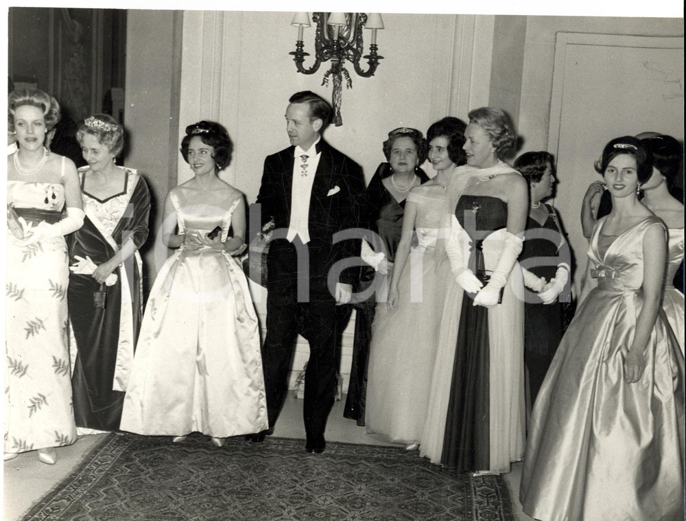 Fotografia d epoca originale 1960 PARIS Nozze Edouard LOBKOWICZ Maria Francesca BORBONEPARMA con le famiglie 1