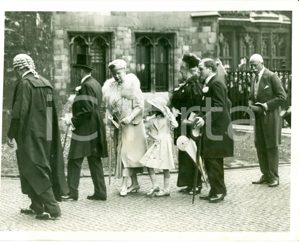 Fotografia d epoca originale 1934 LONDON King GEORGE V Queen Mary of TECK pilgrims to WESTMINSTER ABBEY Photo 1