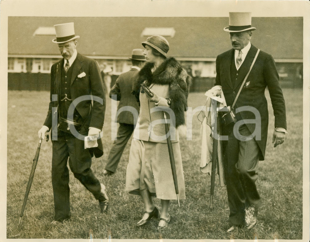 Fotografia d epoca originale 1949 EPSOM UK Henry Earl of HAREWOOD Princess Mary at the races Photograph 1