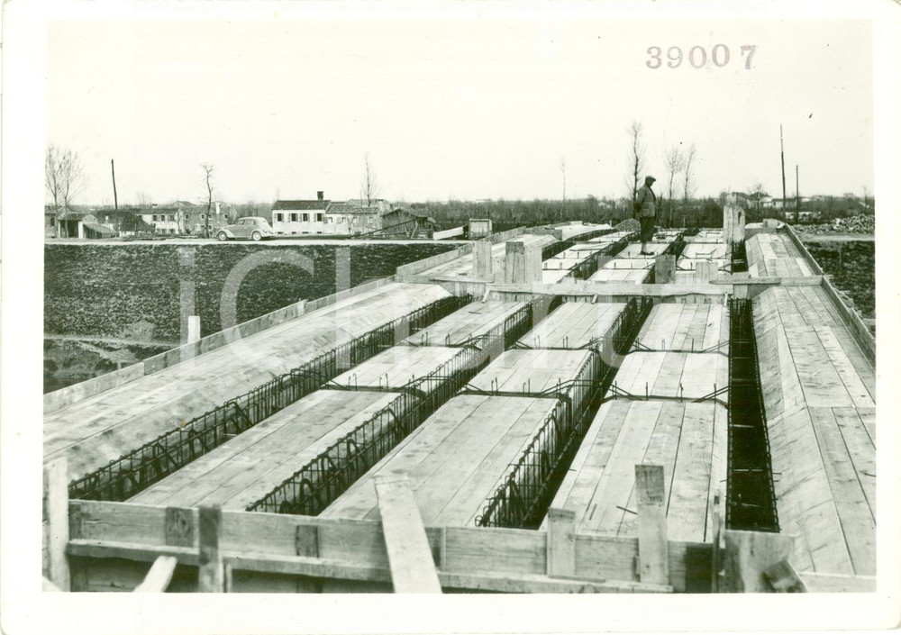 Fotografia d epoca originale 1939 ANGUILLARA VENETA PD Costruzione ponte STURARO fiume GORZONE a BORGOFORTE 1