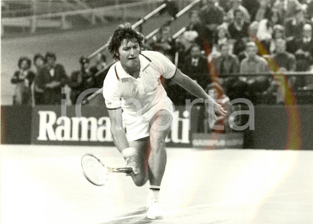 Fotografia d epoca originale 1980 ca MILANO Tennis RAMAZZOTTI CUP Kim WARWICK durante match Foto 24x30 cm 1