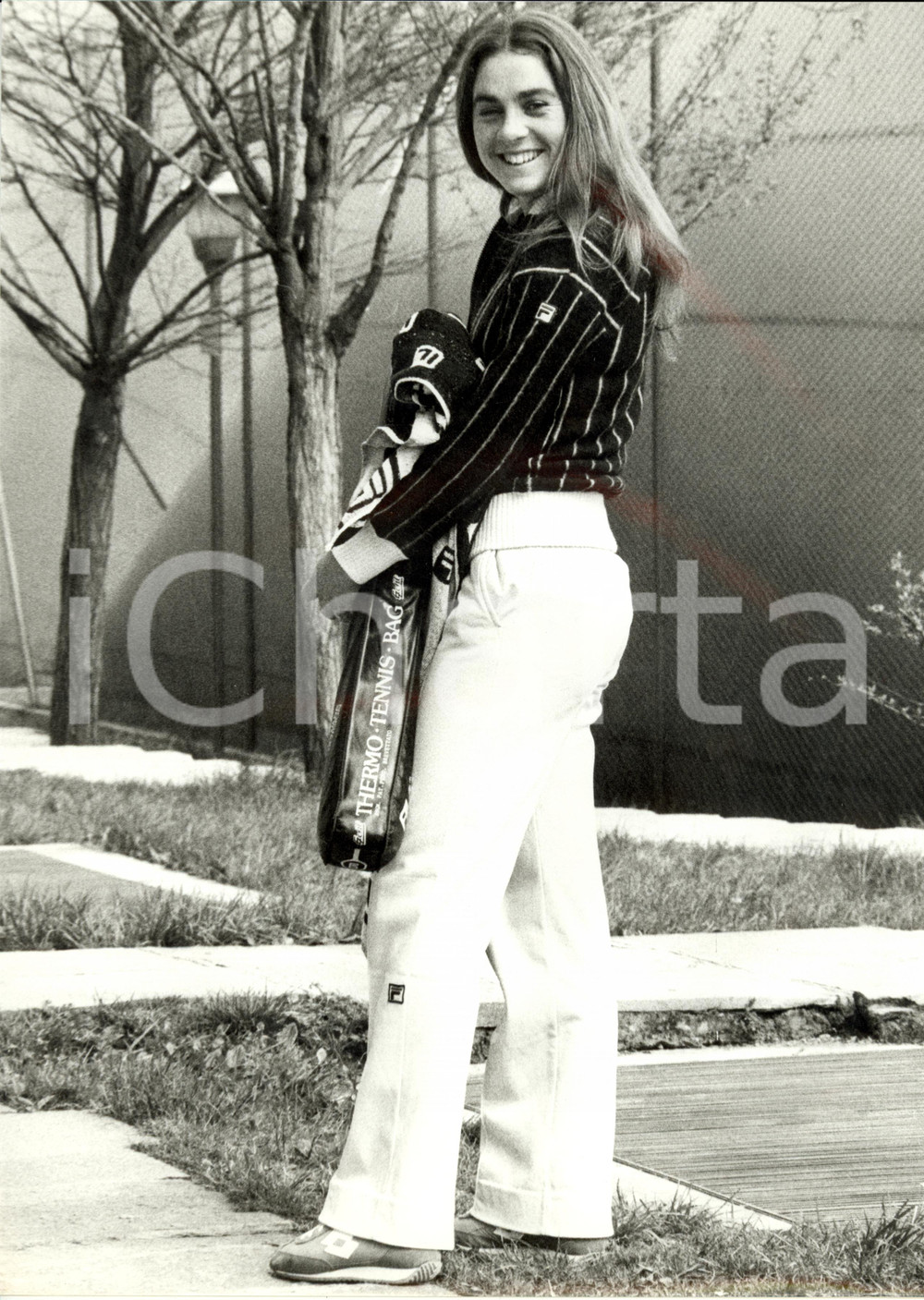 Fotografia d epoca originale 1980 ca TENNIS Sabina SIMMONDS sorride dopo allenamento sponsor FILA Foto 24x30 1