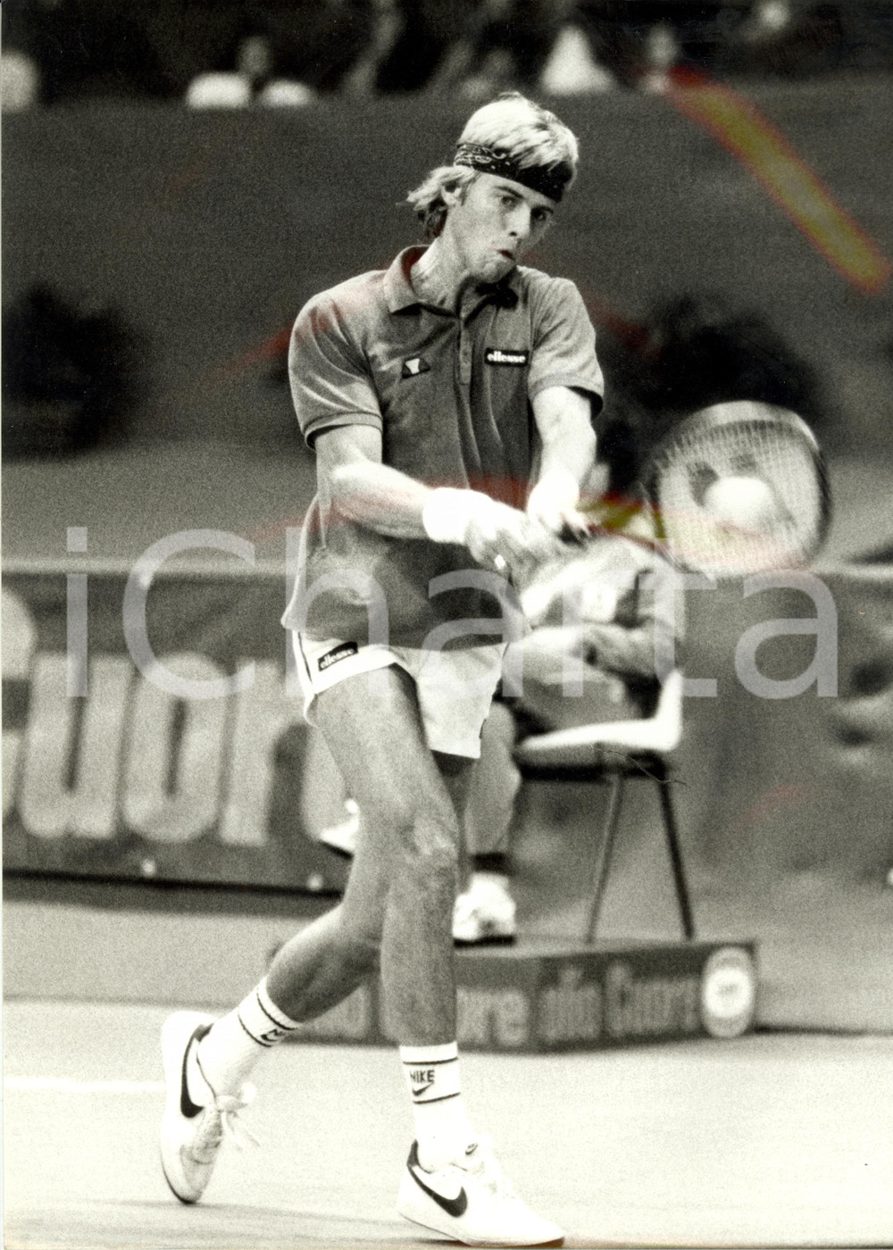 Fotografia d epoca originale 1982 MILANO Cuore Tennis Cup Vincent VAN PATTEN colpisce NIKE Foto 24x30 cm 1