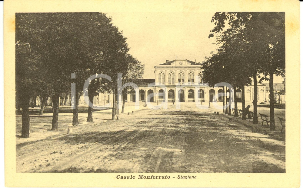 Cartolina originale da collezione 1930 ca CASALE MONFERRATO AL Veduta frontale stazione Cartolina ANIMATA  FP NV 1
