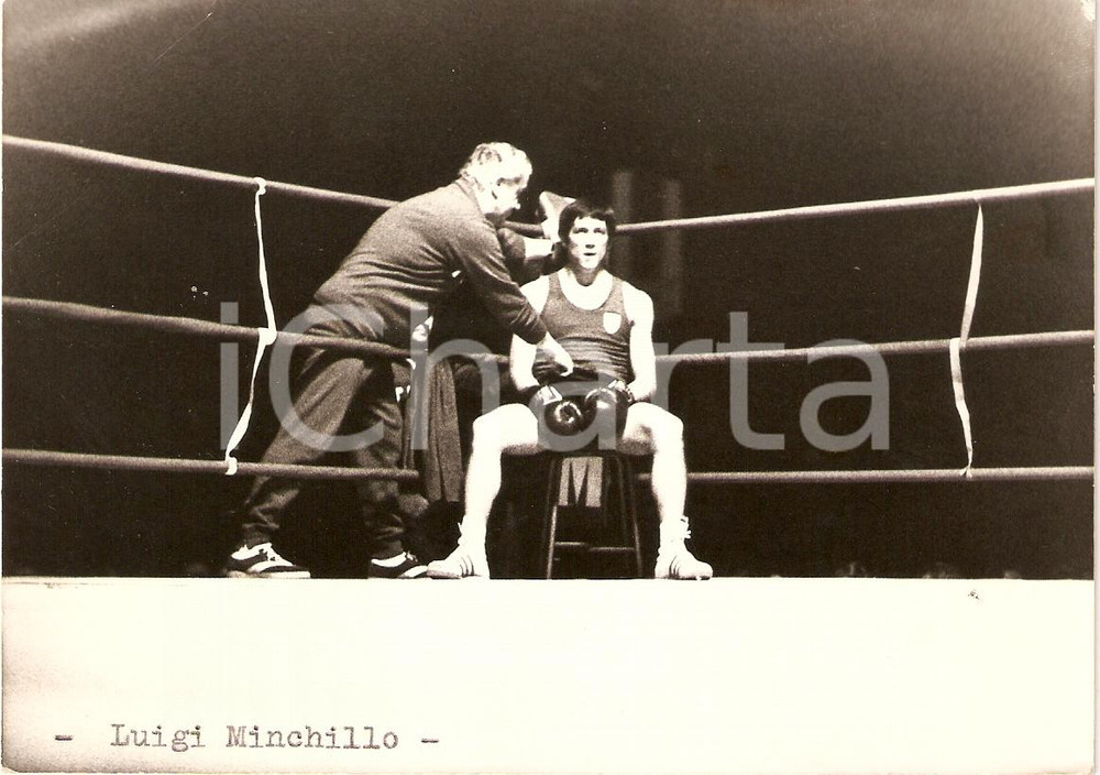 Fotografia d epoca originale 1980 circa PUGILATO Luigi MINCHILLO pausa match sul ring BOXE Fotografia 1