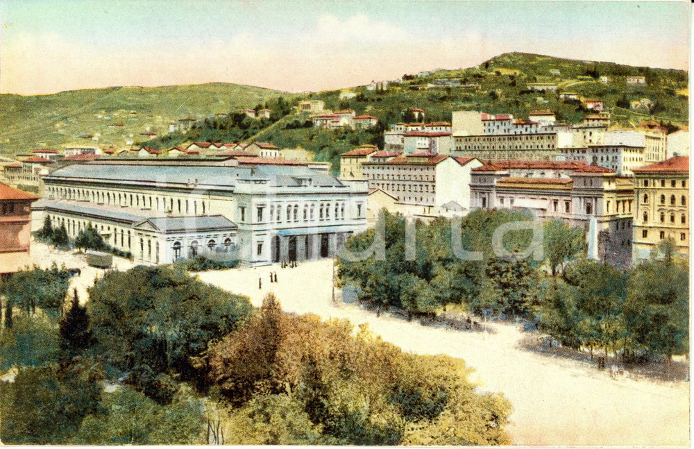 Cartolina originale da collezione 1920 ca TRIESTE La stazione centrale illustrata Cartolina ANIMATA FP NV 1