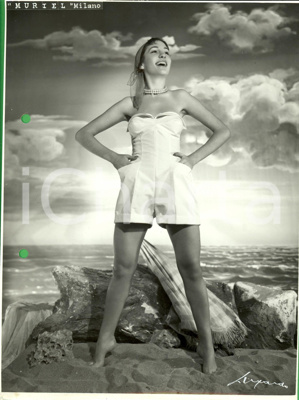 Fotografia d epoca originale 1960 ca MILANO MODA Costumi da bagno MURIEL modella con foulard VINTAGE Foto 1