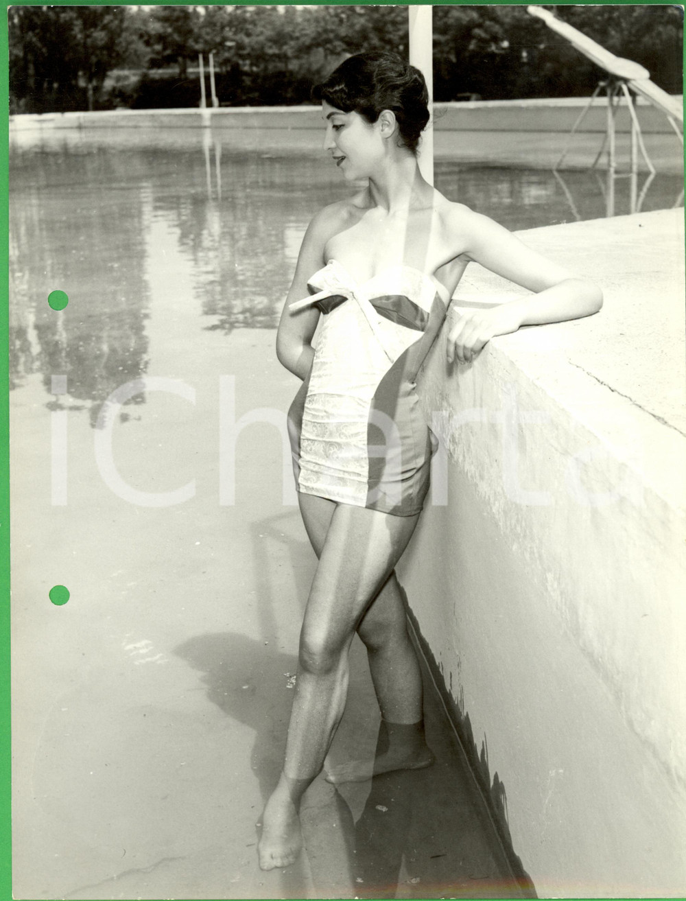Fotografia d epoca originale 1960 ca MILANO MODA Modella costume bagno posa in piscina Foto LUXARDO VINTAGE 1