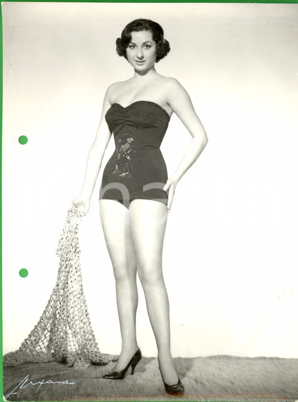 Fotografia d epoca originale 1960 ca MILANO Modella costume nero con rete da pesca Foto LUXARDO MODA VINTAGE 1
