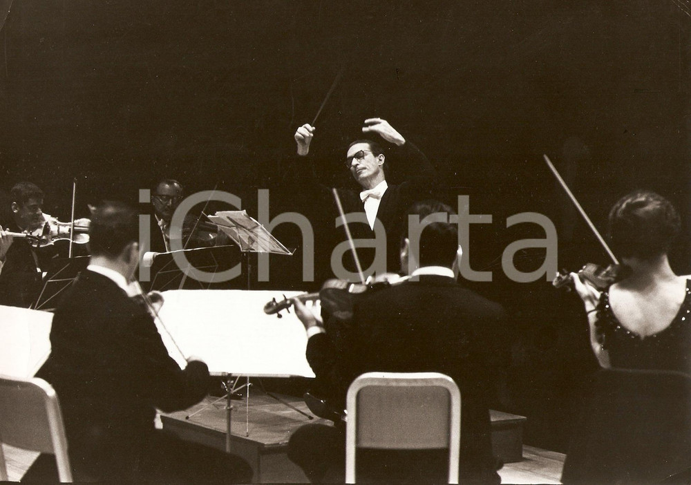Fotografia d epoca originale 1960 ca NEW YORK Conductor Antonio JANIGRO during a concert PORTRAIT Photo 1