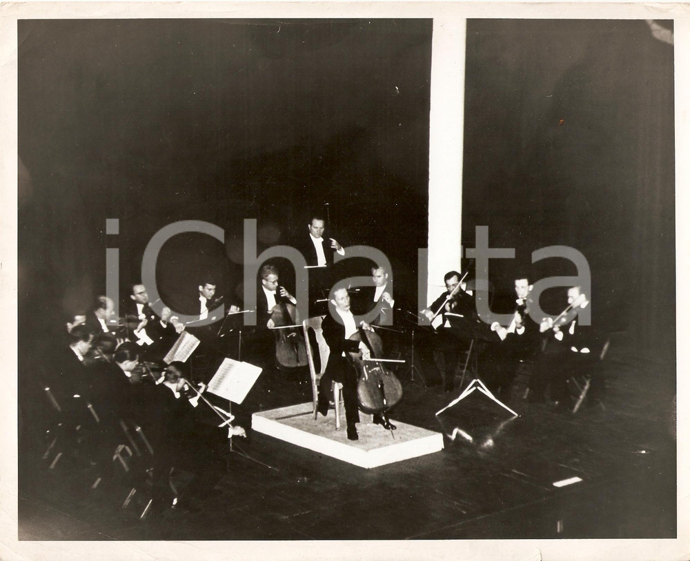 Fotografia d epoca originale 1955 ca NEW YORK? Antonio JANIGRO suona il violoncello durante concerto Foto 1