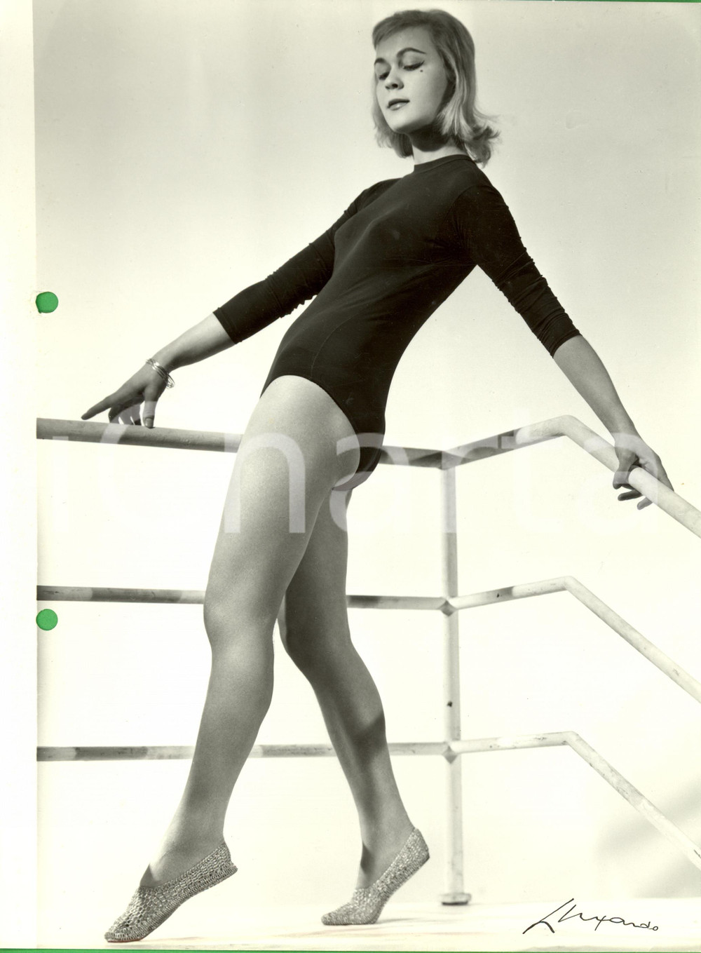 Fotografia d epoca originale 1960 ca MILANO MODA Modella in body nero e ballerine Foto LUXARDO VINTAGE 1