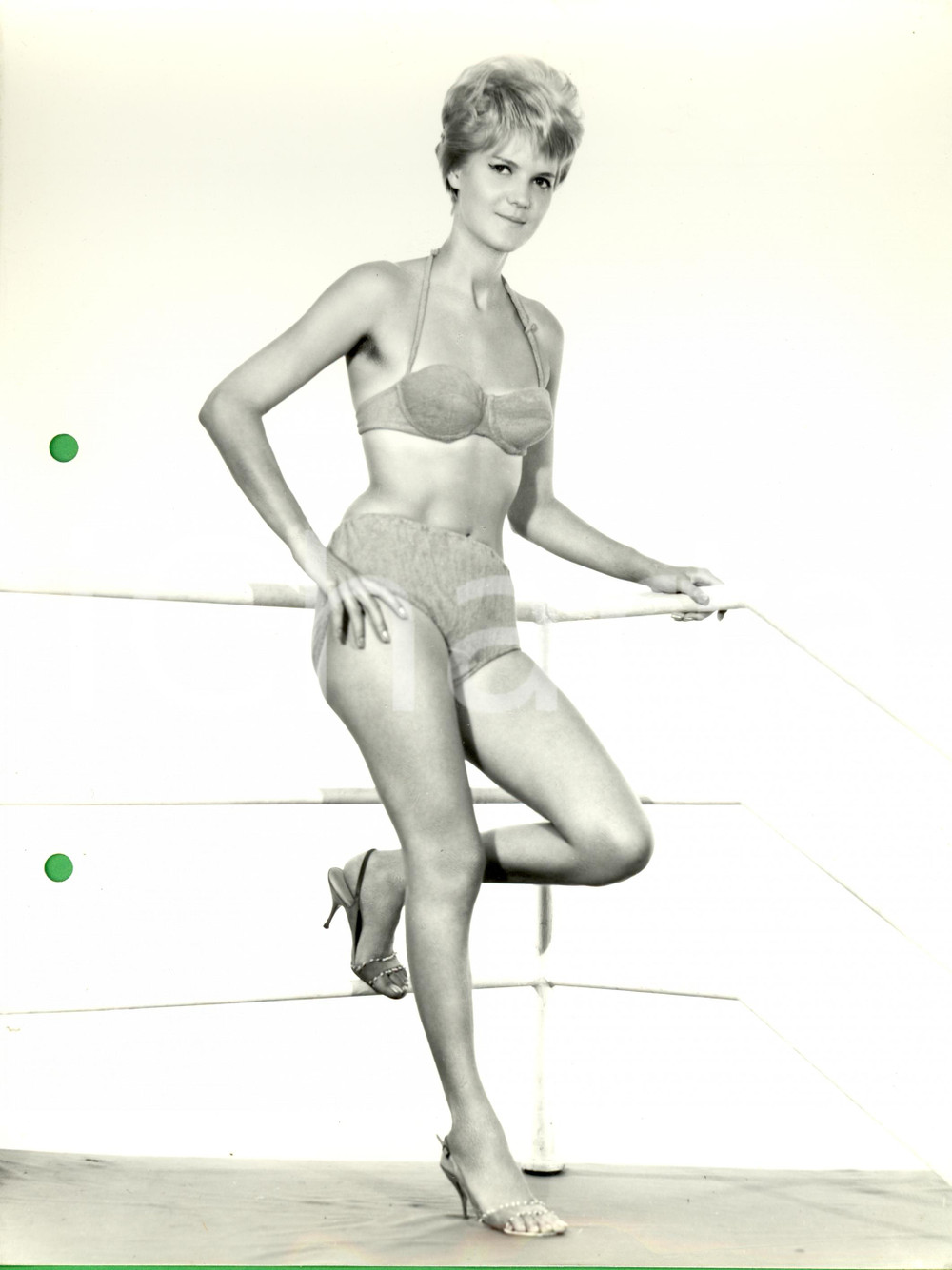 Fotografia d epoca originale 1960 ca MILANO MODA Modella in bikini a balconcino Foto LUXARDO VINTAGE 1