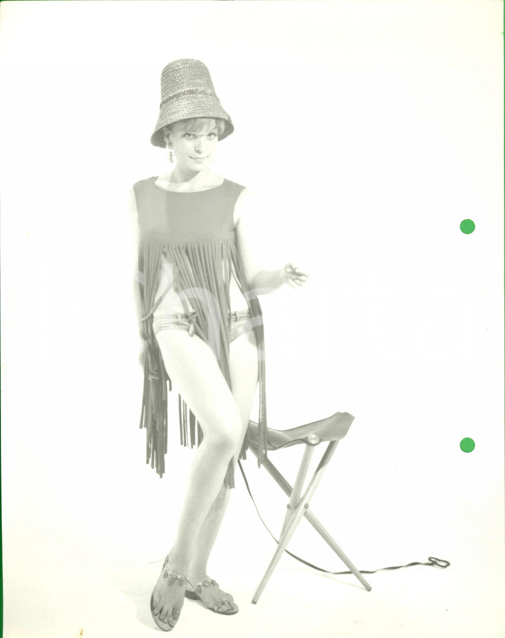 Fotografia d epoca originale 1960 ca MILANO Modella Rosi GERARDI camicia a frange Foto PICCOLI MODA VINTAGE 1