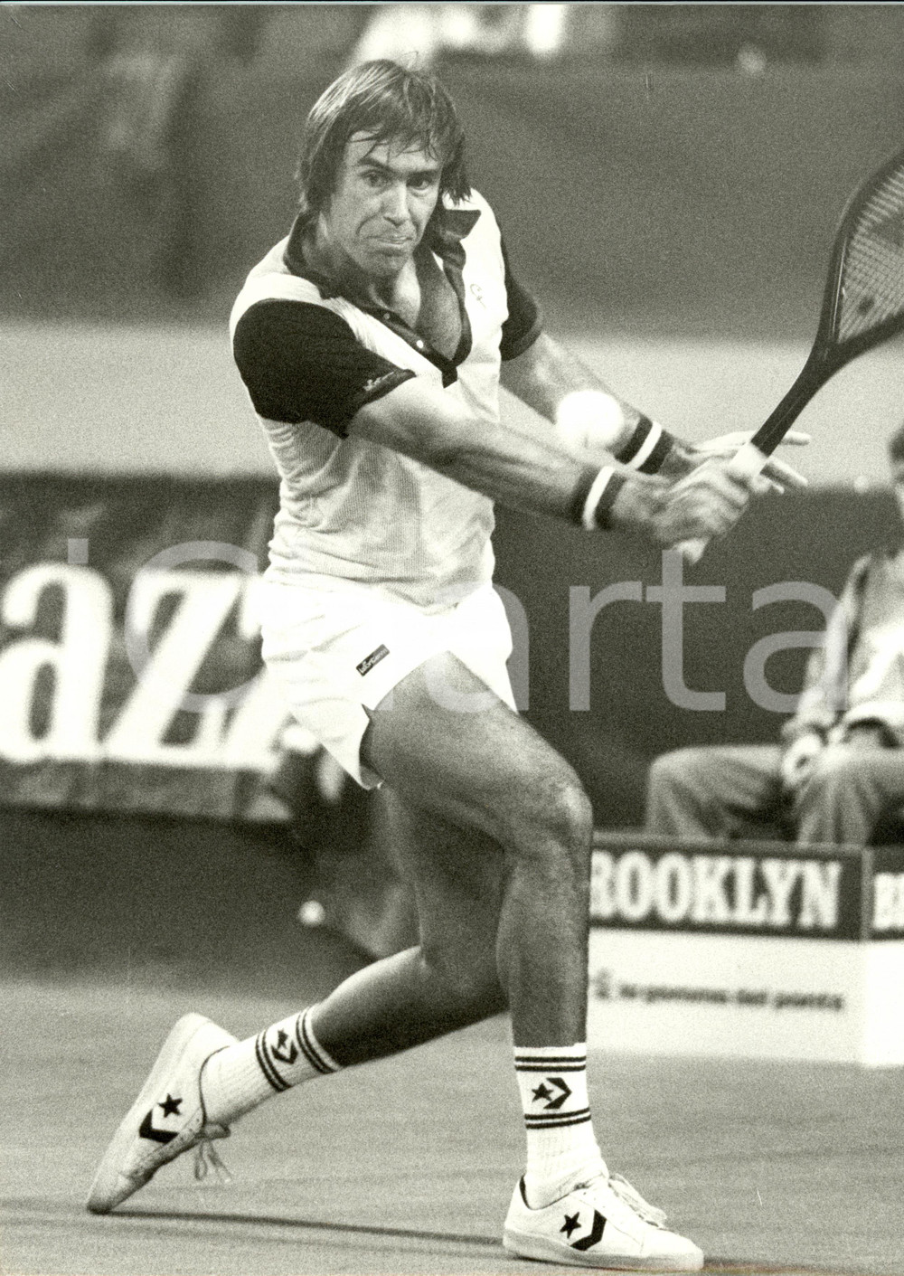 Fotografia d epoca originale 1980 MILANO Tennis RAMAZZOTTI CUP John ALEXANDER prepara rovescio Foto 24x30 cm 1
