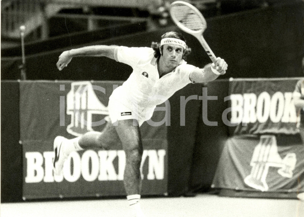 Fotografia d epoca originale 1979 MILANO Tennis BROOKLYN TOURNAMENT Guillermo VILAS match Foto 30x24 cm 1