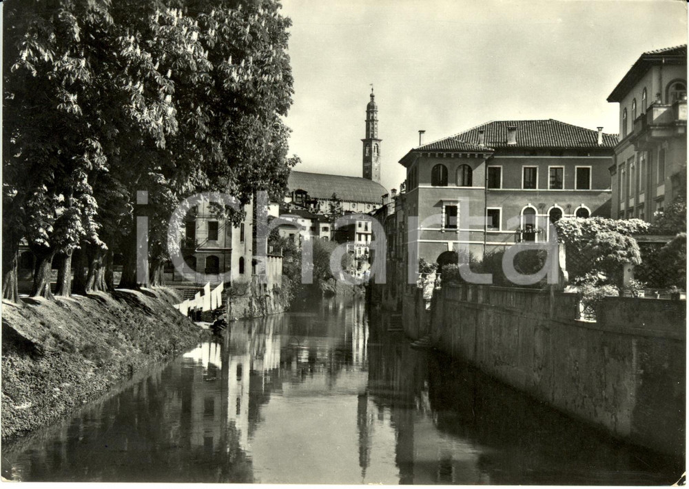 Cartolina originale da collezione 1957 VICENZA Scorcio del fiume RETRONE tra le case Cartolina FG VG 1