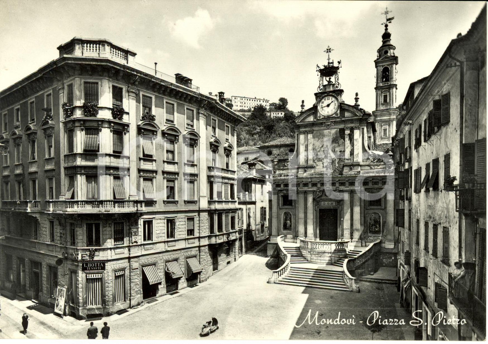 Cartolina originale da collezione 1954 MONDOVI  CN VESPA in Piazza SAN PIETRO negozio tessuti BOTTA Cartolina 1