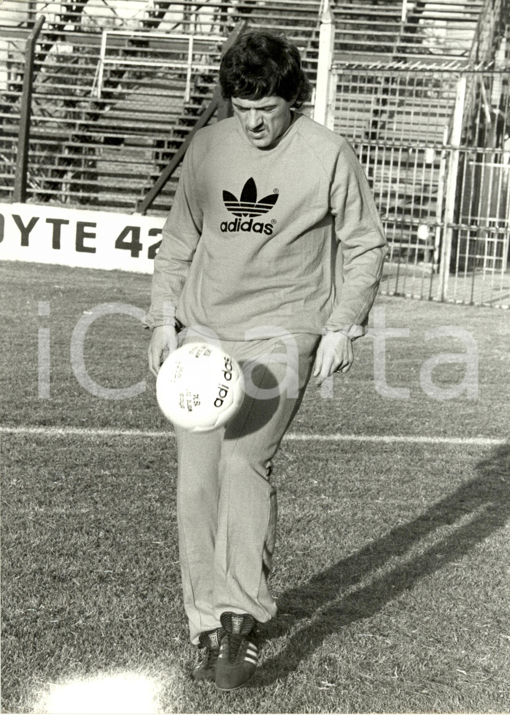 Fotografia d epoca originale 1978 ARGENTINA Mondiali CALCIO UNGHERIA Bela VARADI si allena Sponsor ADIDAS 1