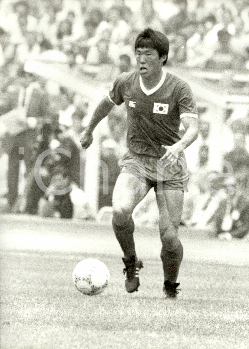 Fotografia d epoca originale 1986 MESSICO Mondiali CALCIO Cha BUMKUN Nazionale COREA SUD in attacco 24 x 30 1