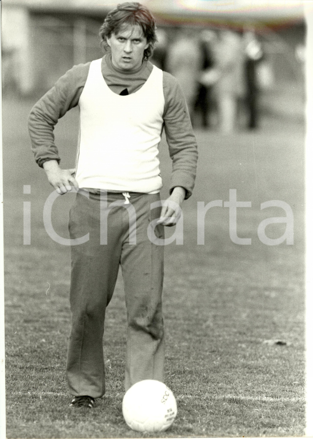 Fotografia d epoca originale 1980 ca CALCIO Nazionale ungherese Andras TOROCSIK si allena Foto 24 x 30 cm 1