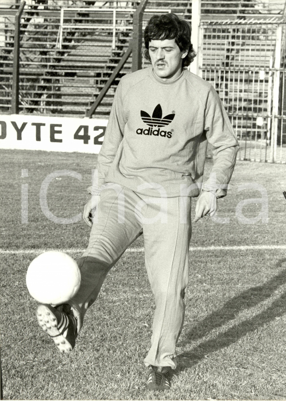 Fotografia d epoca originale 1978 ARGENTINA Mondiali CALCIO UNGHERIA Bela VARADI palleggia Sponsor ADIDAS 1