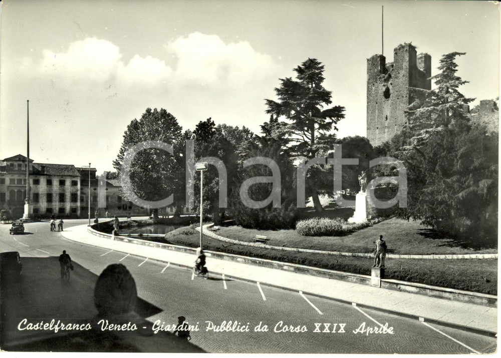 Cartolina originale da collezione 1957 CASTELFRANCO VENETO TV Giardini visti da corso XXIX APRILE ANIMATA FG VG 1