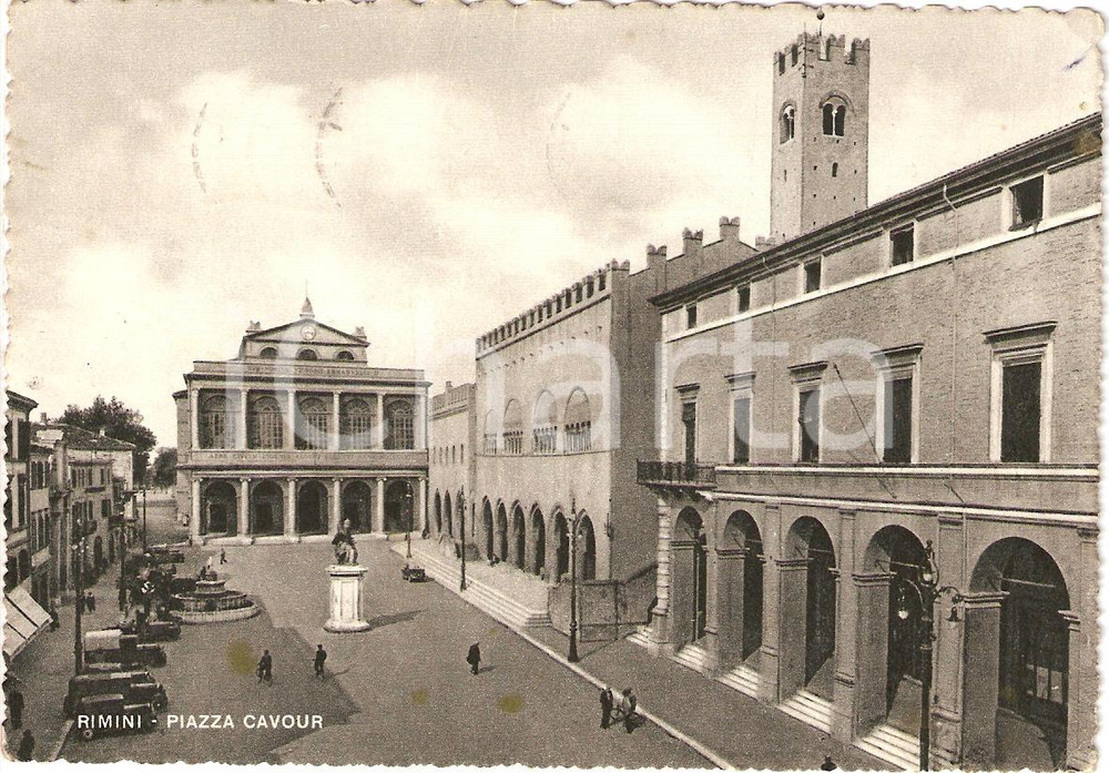 Cartolina originale da collezione 1954 RIMINI Piazza CAVOUR con il Teatro GALLI Cartolina ANIMATA FG VG 1