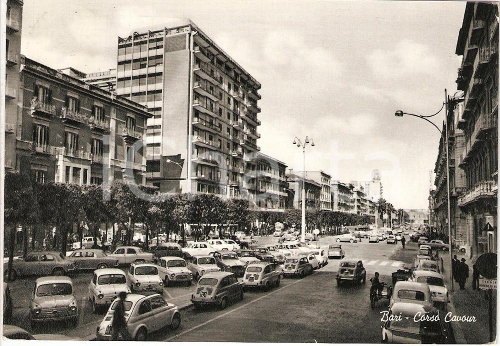Cartolina originale da collezione 1962 BARI Carosello di FIAT 500 in Corso CAVOUR Cartolina ANIMATA FG VG 1