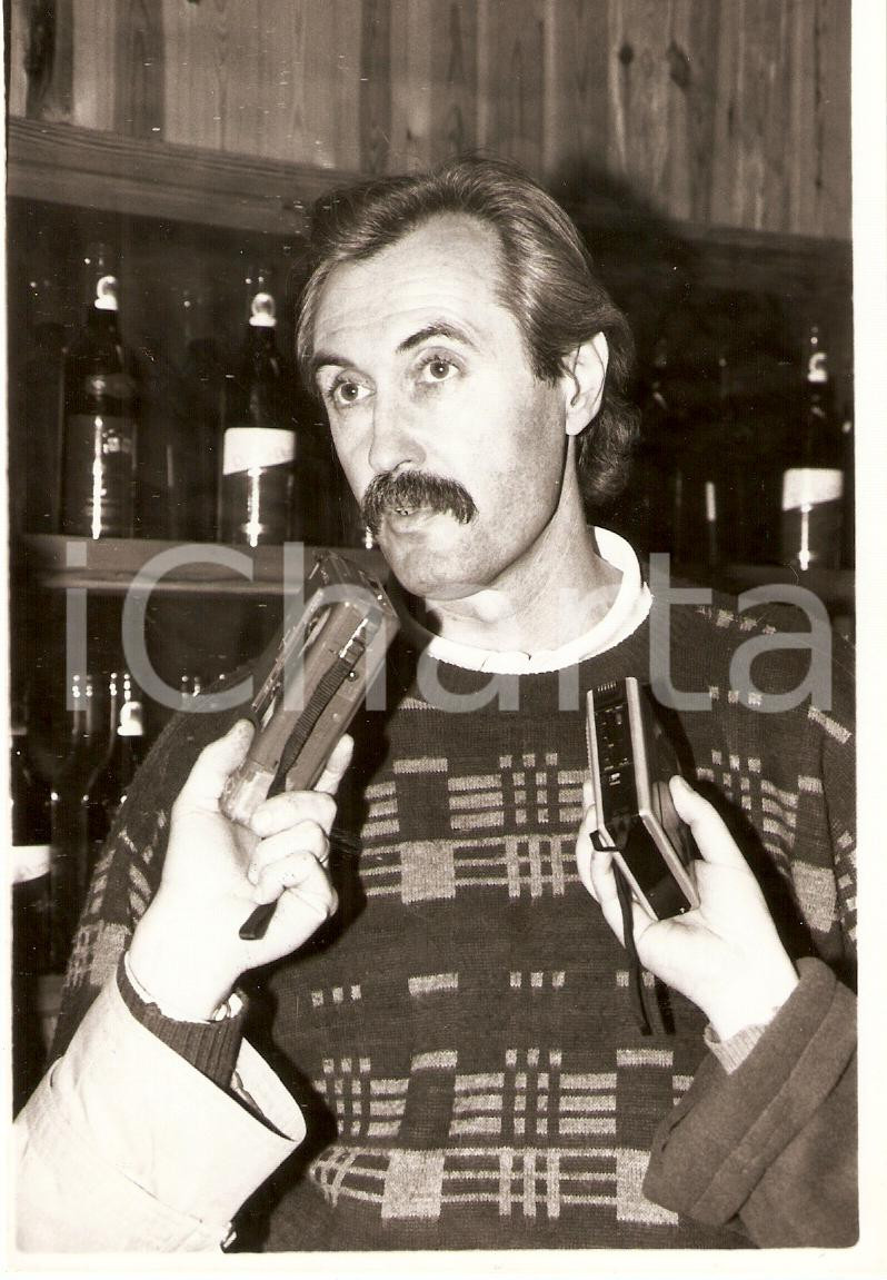 Fotografia d epoca originale 1990 PESARO Intervista a Sergej BELOV Allenatore A.D. Pallacanestro CASSINO Foto 1