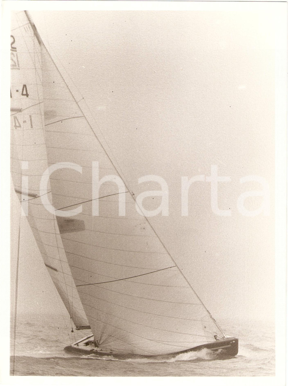 Fotografia d epoca originale 1983 NEWPORT USA Louis Vuitton Cup AZZURRA I4 durante la regata SAILING Foto 1