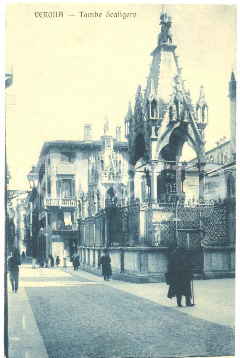 Cartolina originale da collezione 1920 ca VERONA Le Tombe Scaligere Cartolina postale ANIMATA FP NV 1