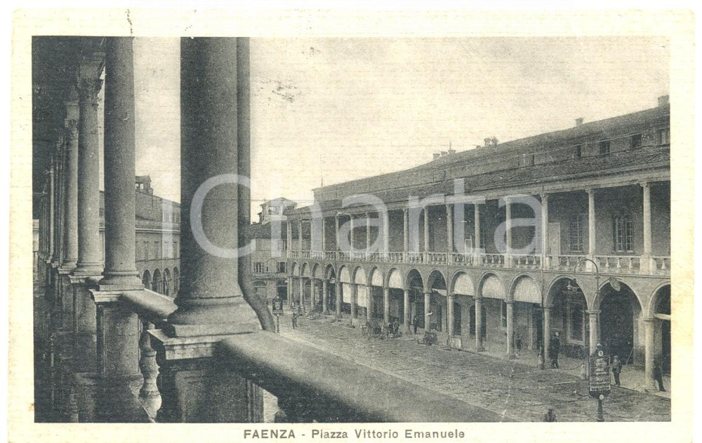 Cartolina originale da collezione 1930 FAENZA RA Piazza Vittorio Emanuele Cartolina postale ANIMATA FG VG 1