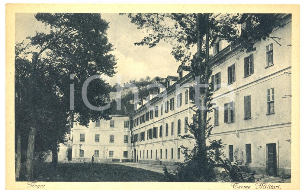 Cartolina originale da collezione 1935 ca ACQUI TERME AL Cortile Terme Militari Cartolina postale FP VG 1