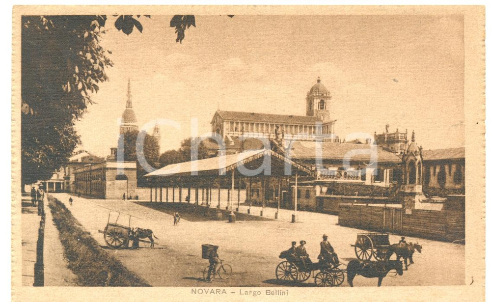 Cartolina originale da collezione 1920 ca NOVARA Carrozze in LARGO BELLINI Cartolina postale ANIMATA FP NV 1