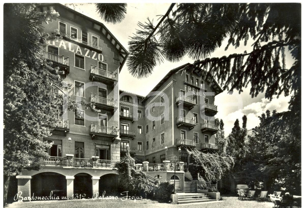 Cartolina originale da collezione 1957 BARDONECCHIA TO Facciata del PALAZZO FREJUS Cartolina postale FG VG 1
