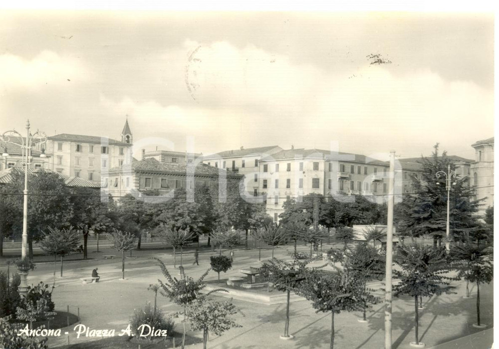 Cartolina originale da collezione 1958 ANCONA Veduta di Piazza ARMANDO DIAZ Cartolina postale ANIMATA FG VG 1