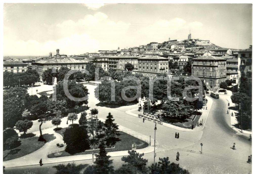 Cartolina originale da collezione 1955 ANCONA Filobus in piazza CAVOUR Cartolina postale ANIMATA FG VG 1