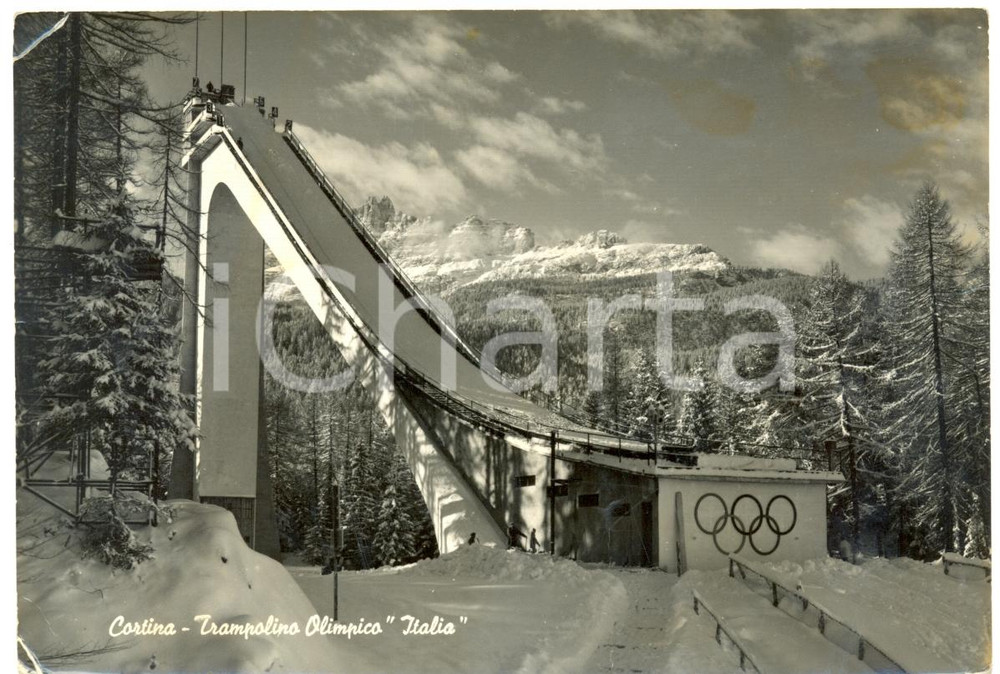 Cartolina originale da collezione 1956 CORTINA BL Sciatori sul trampolino olimpionico ITALIA ANIMATA FG VG 1