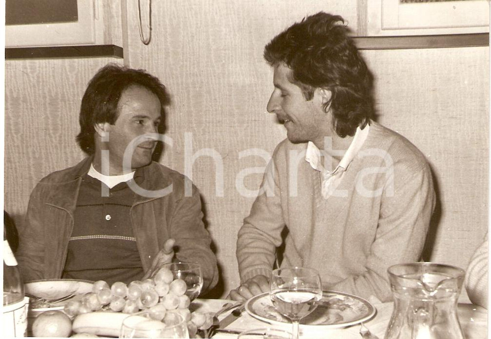 Fotografia d epoca originale 1980 ca PESARO Motociclismo Graziano ROSSI Eugenio LAZZARINI a cena Fotografia 1