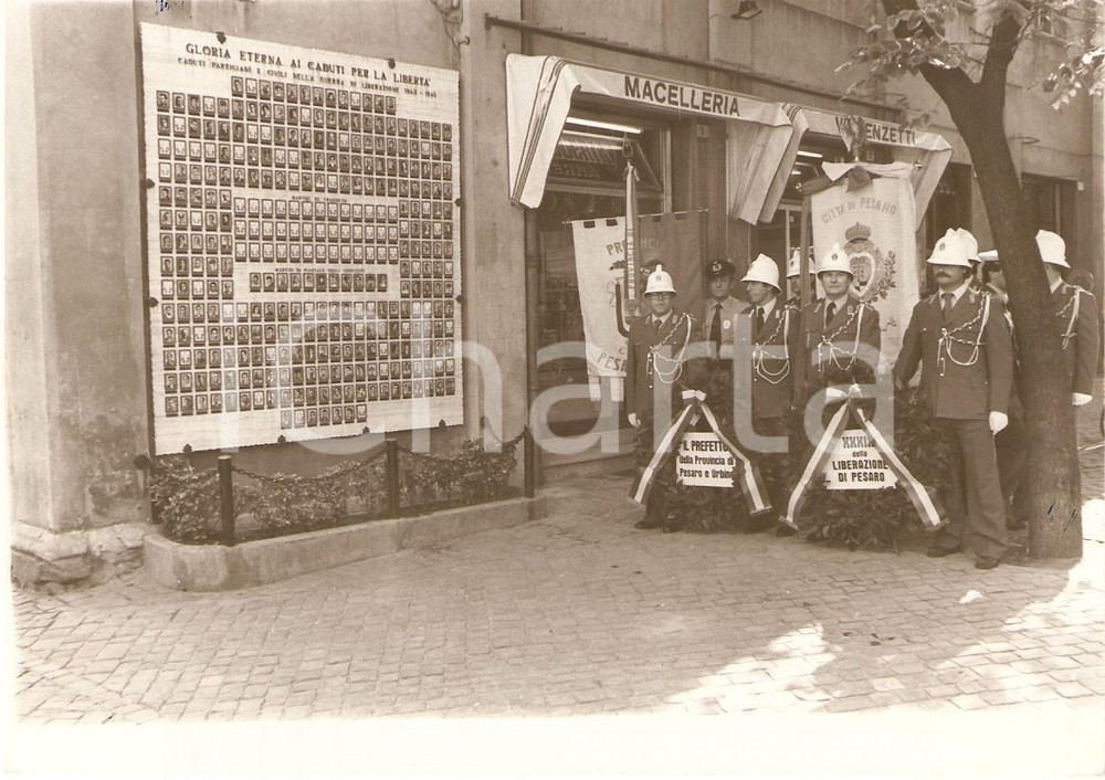 Fotografia d epoca originale 1983 PESARO Vigili urbani celebrano XXXIX anniversario LIBERAZIONE Fotografia 1