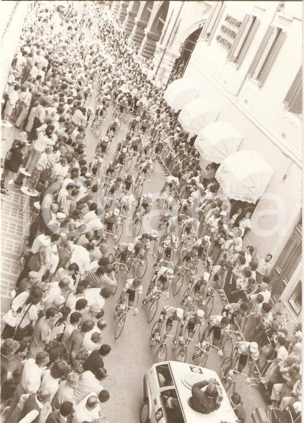 Fotografia d epoca originale 1989 PESARO Ciclismo GIRO D ITALIA Ciclisti per le vie della cittÃ  Fotografia 1