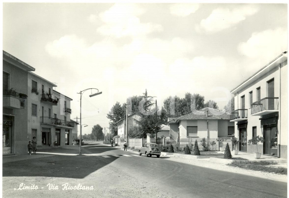 Cartolina originale da collezione 1960 ca PIOLTELLO MI Via Rivoltana a LIMITO con FIAT 500 ANIMATA 1 1