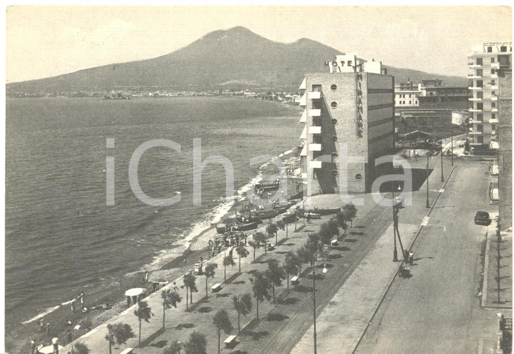 Cartolina originale da collezione 1962 CASTELLAMMARE DI STABIA NA Spiaggia dell Hotel MIRAMARE e VESUVIO ANIMATA 1