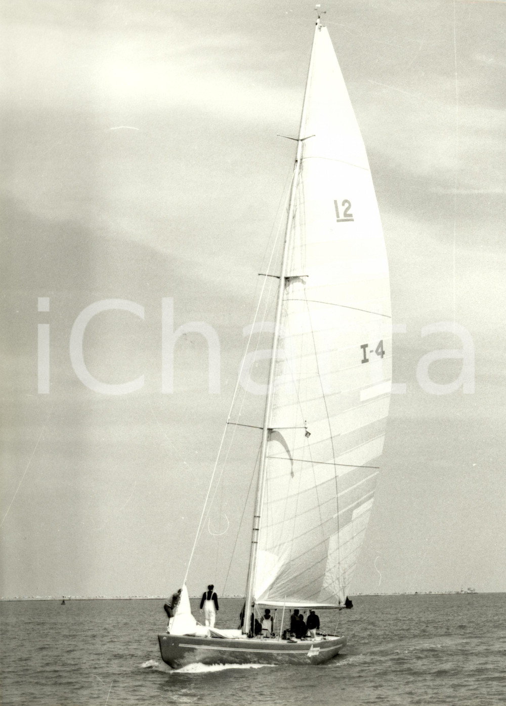 Fotografia d epoca originale 1983 SAILING REGATTA Vela AZZURRA I4 diretta al molo Collaudo imbarcazione Foto 1