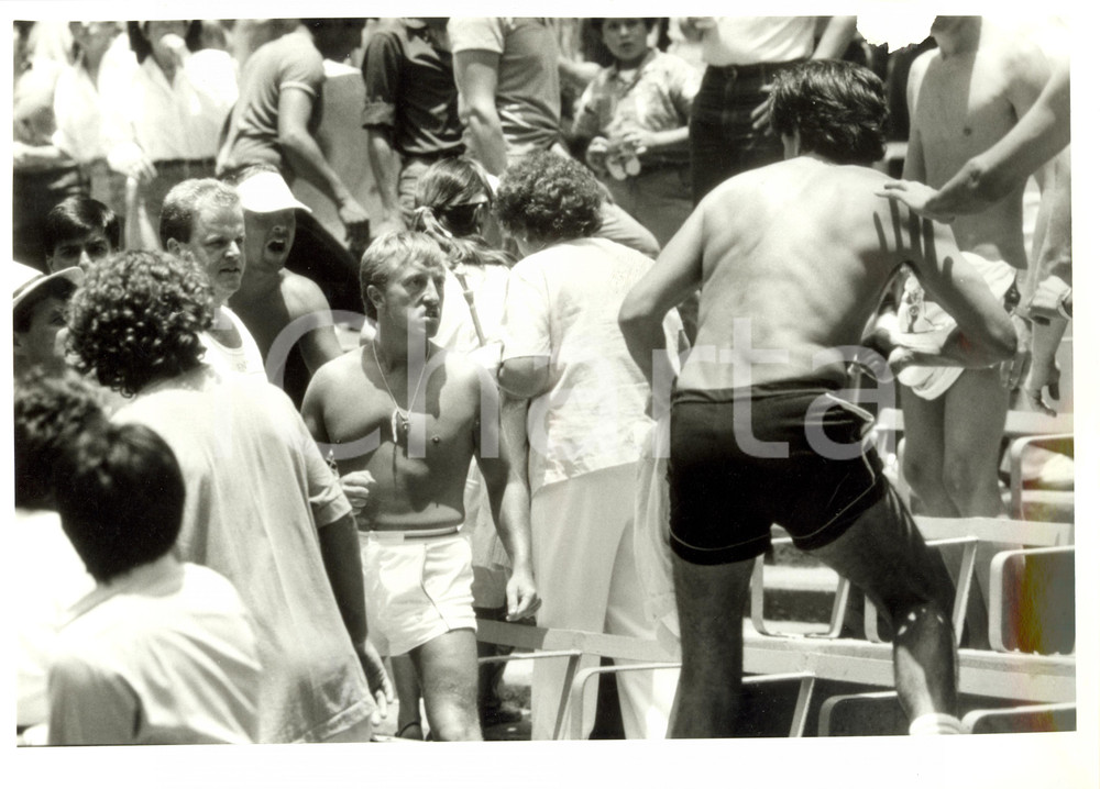 Fotografia d epoca originale 1986 MESSICO Mondiali ARGENTINA  INGHILTERRA Scontri tifoserie per FALKLAND 1