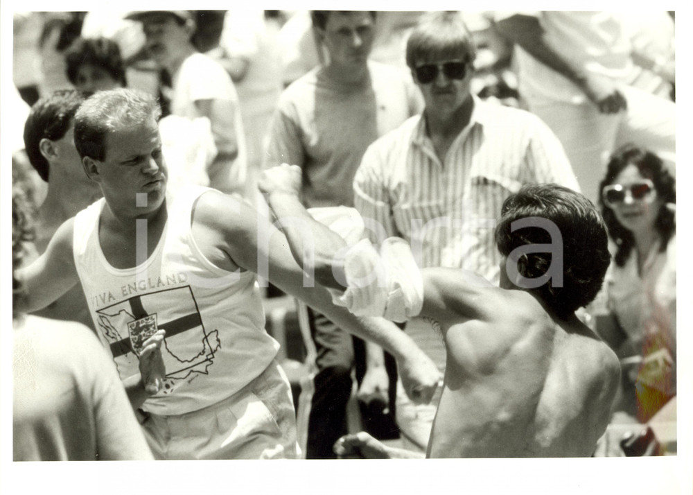 Fotografia d epoca originale 1986 MESSICO Mondiali ARGENTINA  INGHILTERRA Pugni tra tifosi per FALKLAND 1
