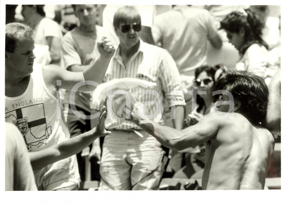 Fotografia d epoca originale 1986 MESSICO Mondiali ARGENTINA  INGHILTERRA Lotte tra tifosi per FALKLAND Foto 1