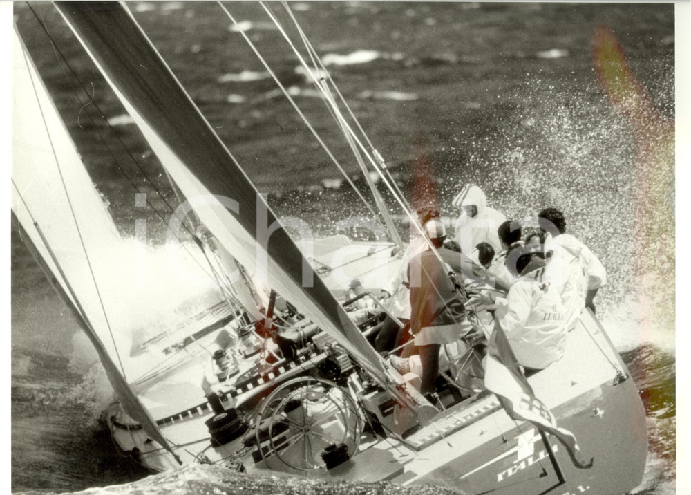 Fotografia d epoca originale 1986 VELA Yacht Club Italiano Imbarcazione ITALIA durante regata Foto 30 x 24 cm 1